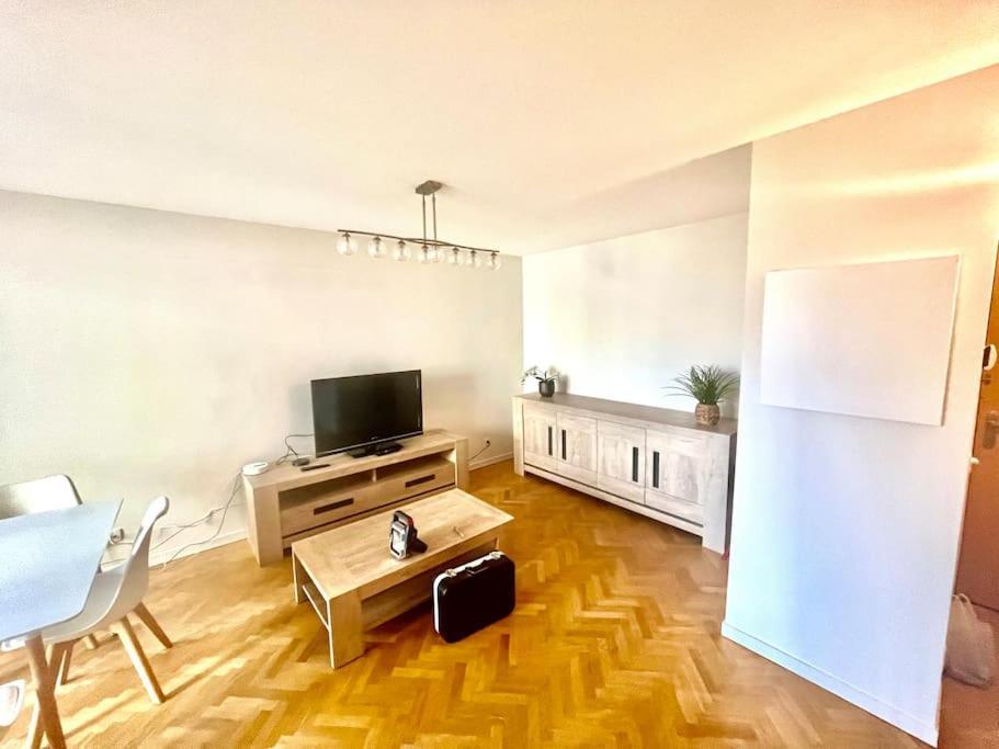 Le Sept Avec Parking, Transfert Apartment Vaires-sur-Marne Luaran gambar